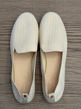 Danskin Ivory Ribbed Slip-On Loafers